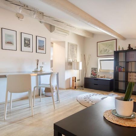 Stunning Top Floor Flat In The Heart Of Verona Esterno foto