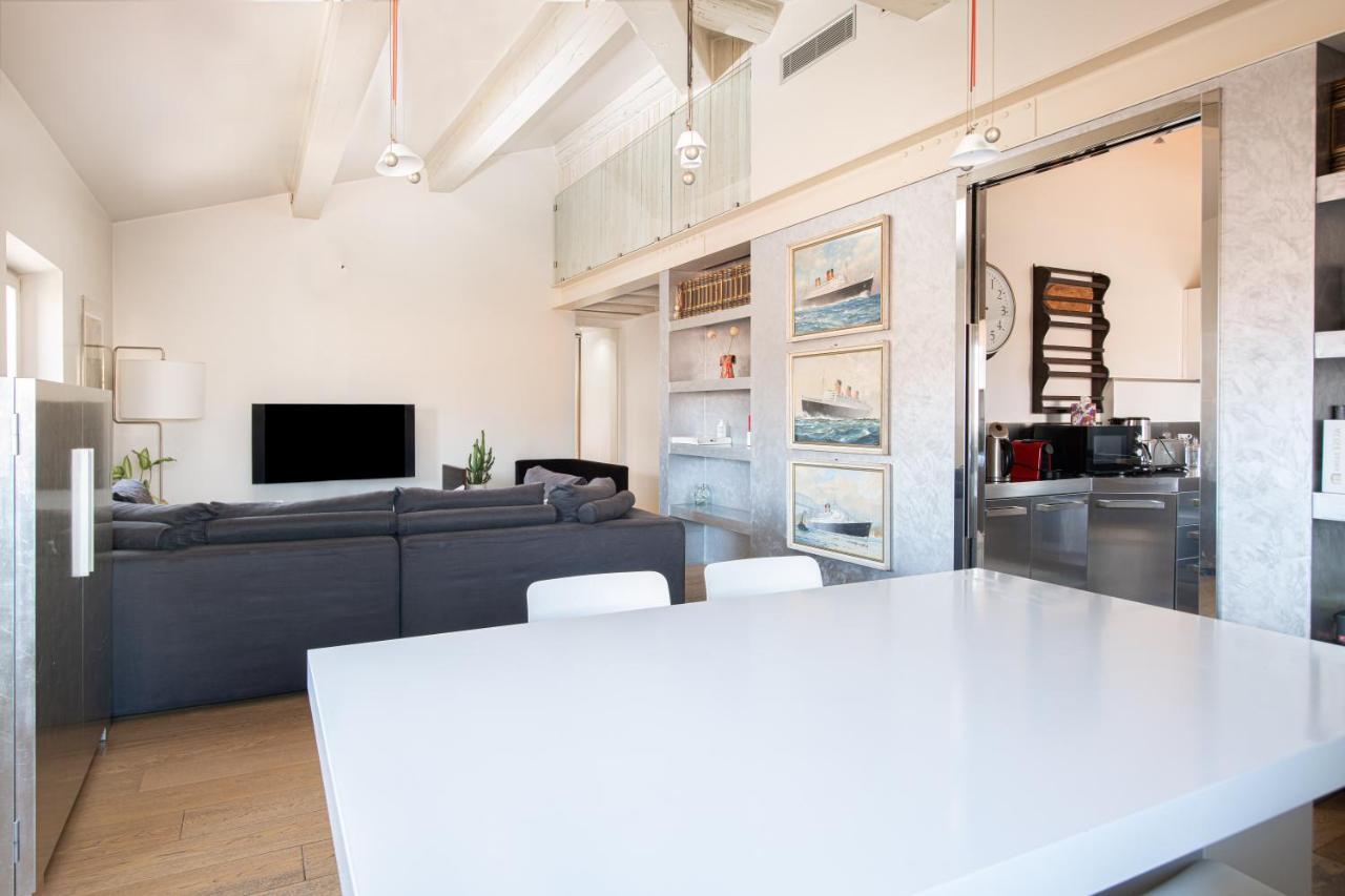Stunning Top Floor Flat In The Heart Of Verona Esterno foto